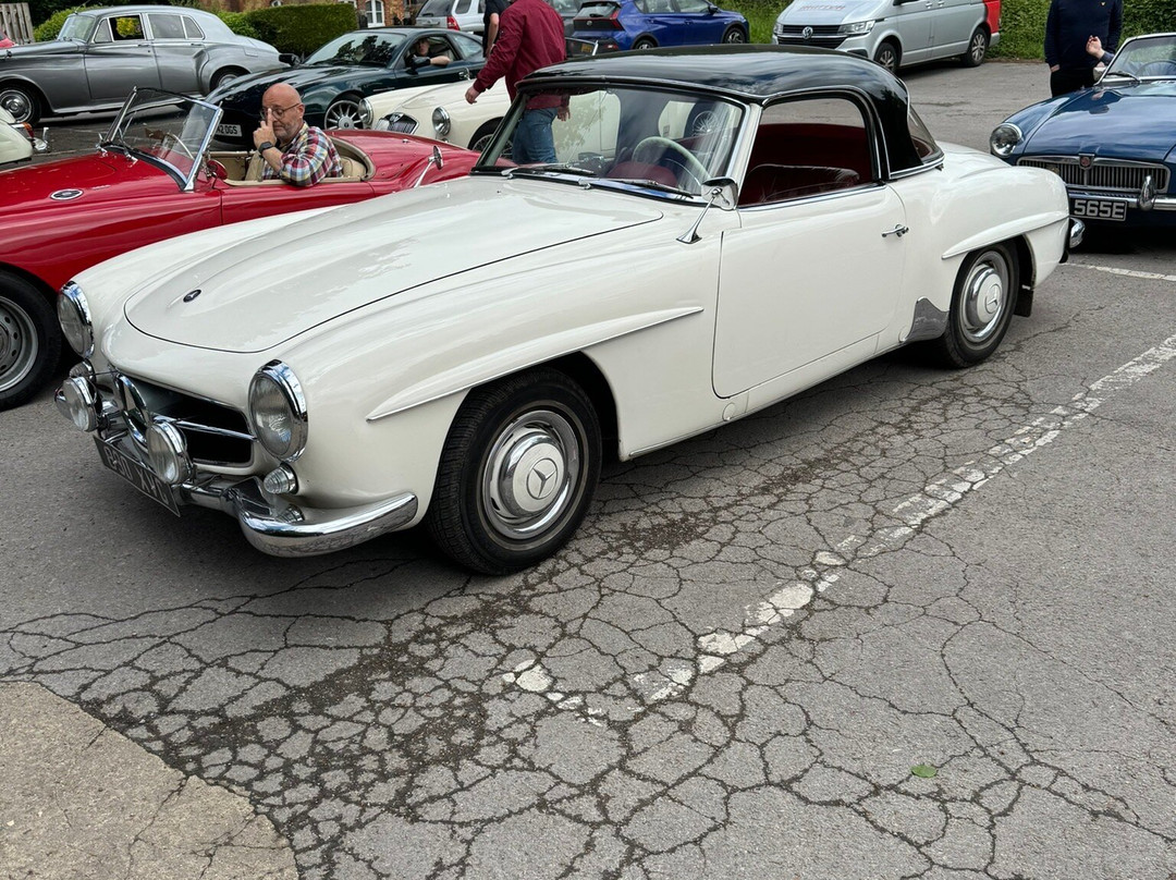 Webb's of Weybridge Classic Car Hire景点图片