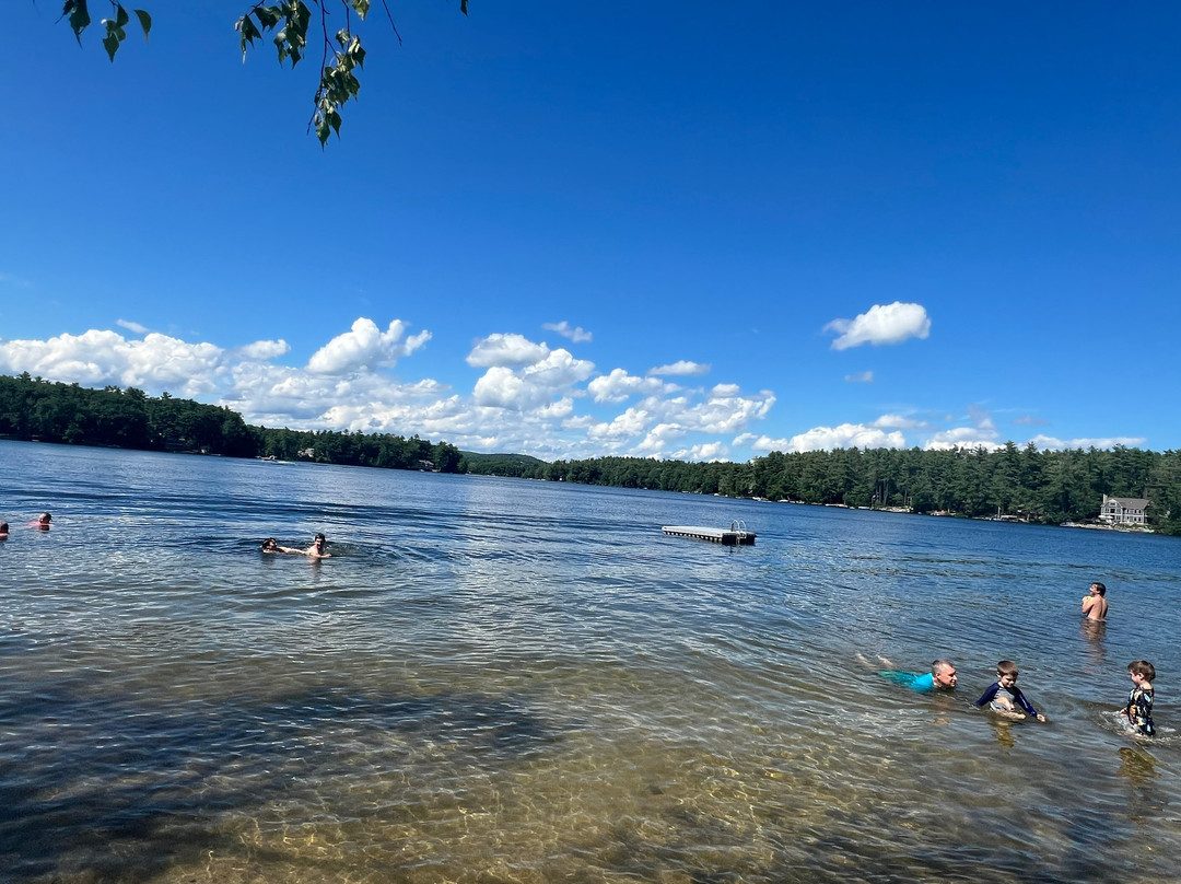 Crescent Lake Inn & Suites主图