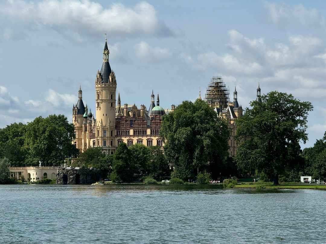 Bootscharter Schwerin - direkt am Schweriner Schloss景点图片