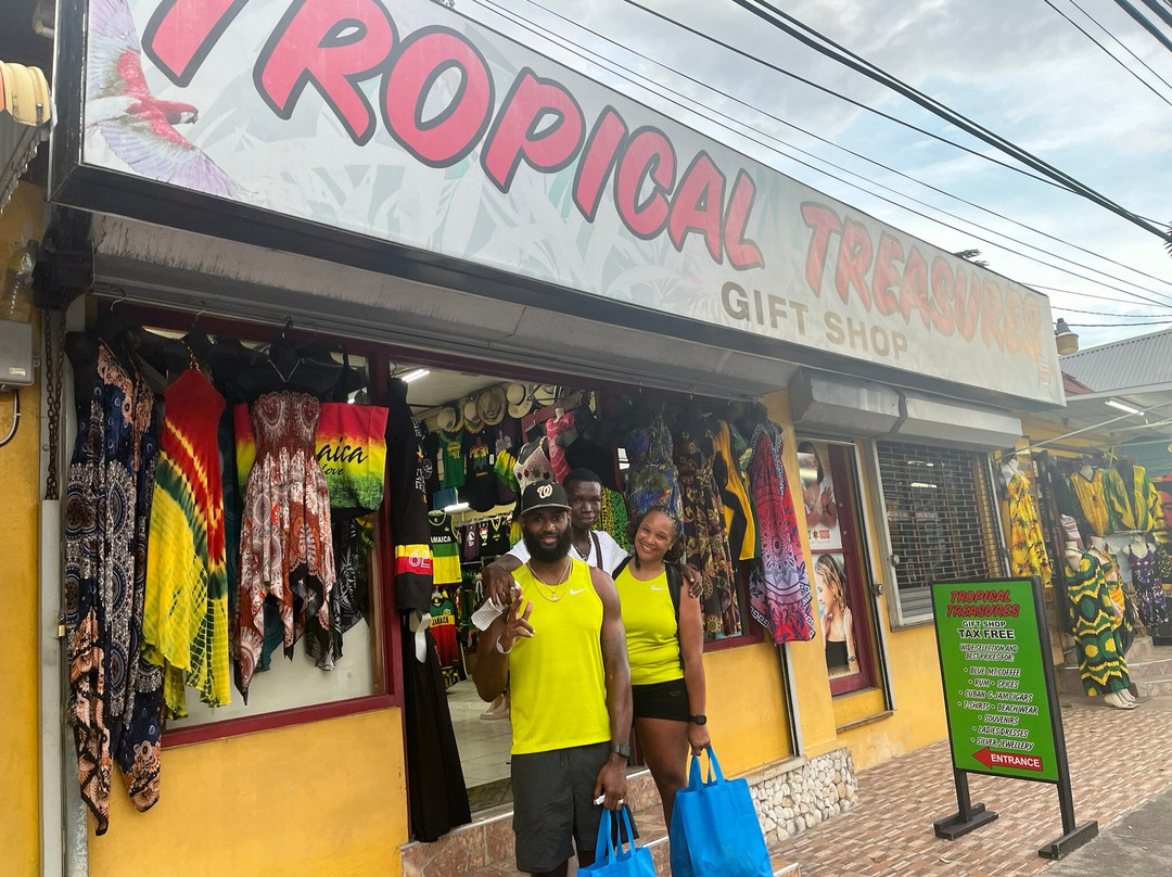 Tropical Treasures Gift Shop景点图片