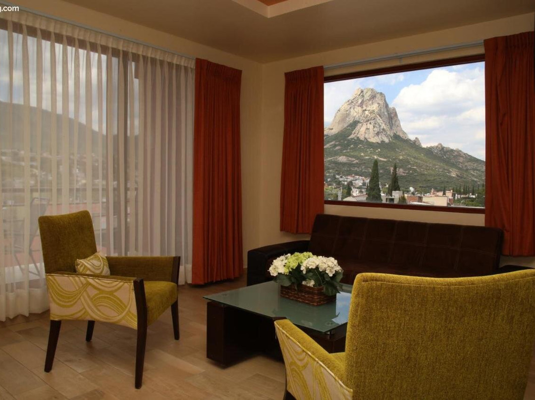 Hotel Plaza Bernal主图