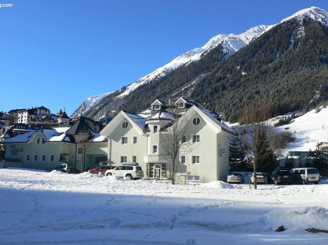 Apart Maximilian主图