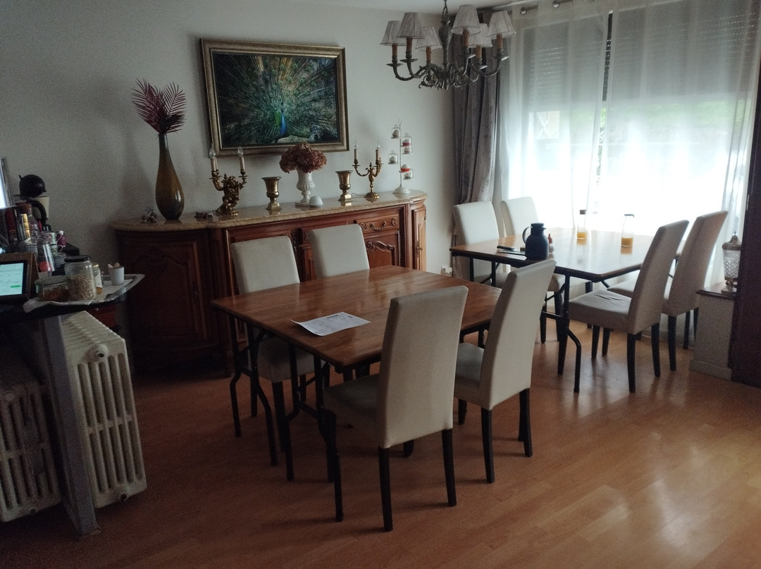 La Petite Maison Près de l'Eglise主图