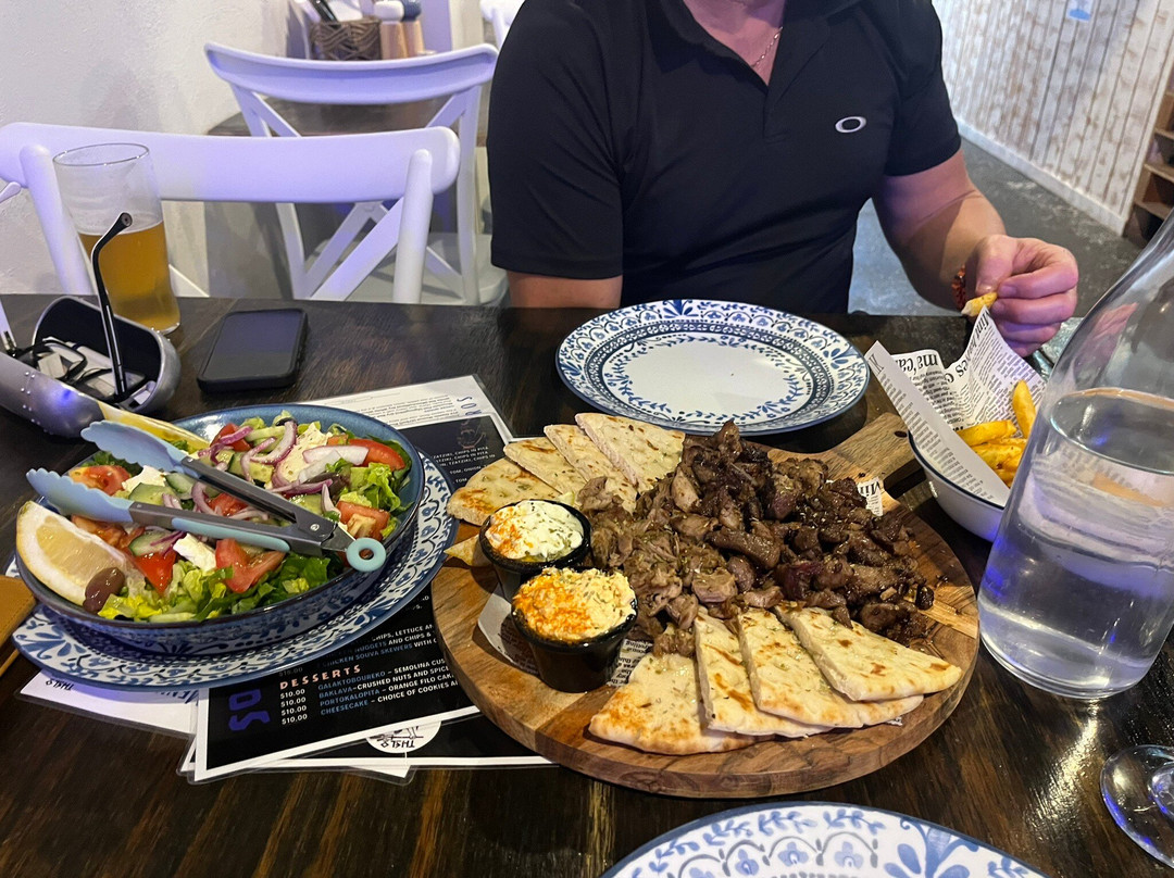 Thelo Bar And Gyros