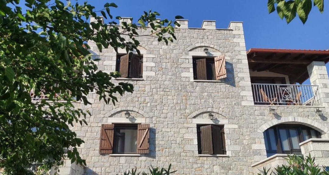 Atha-Tina:Traditional Stone Homes