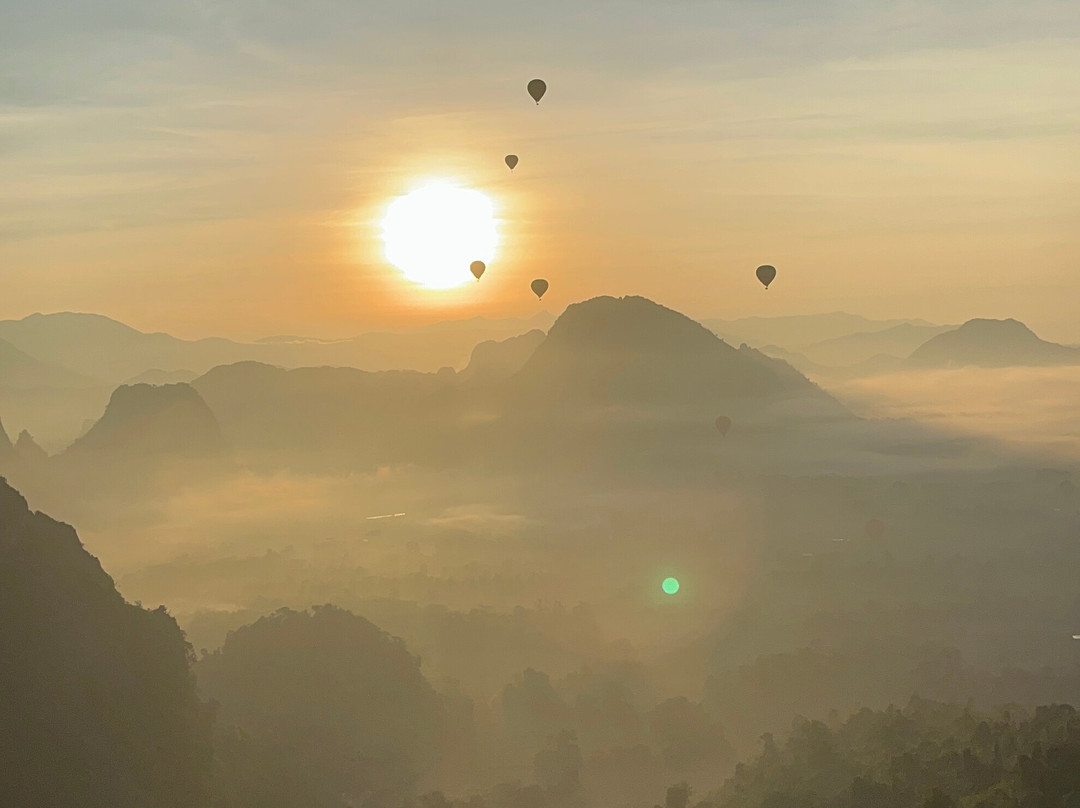 VangVieng Paramotor Center & Pilot's Cafe-旺阳必去景点