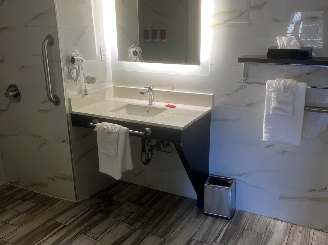 SureStay Plus By Best Western Point Richmond主图