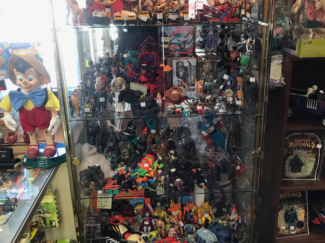 K&B Toys and Collectibles-Menomonie必去景点