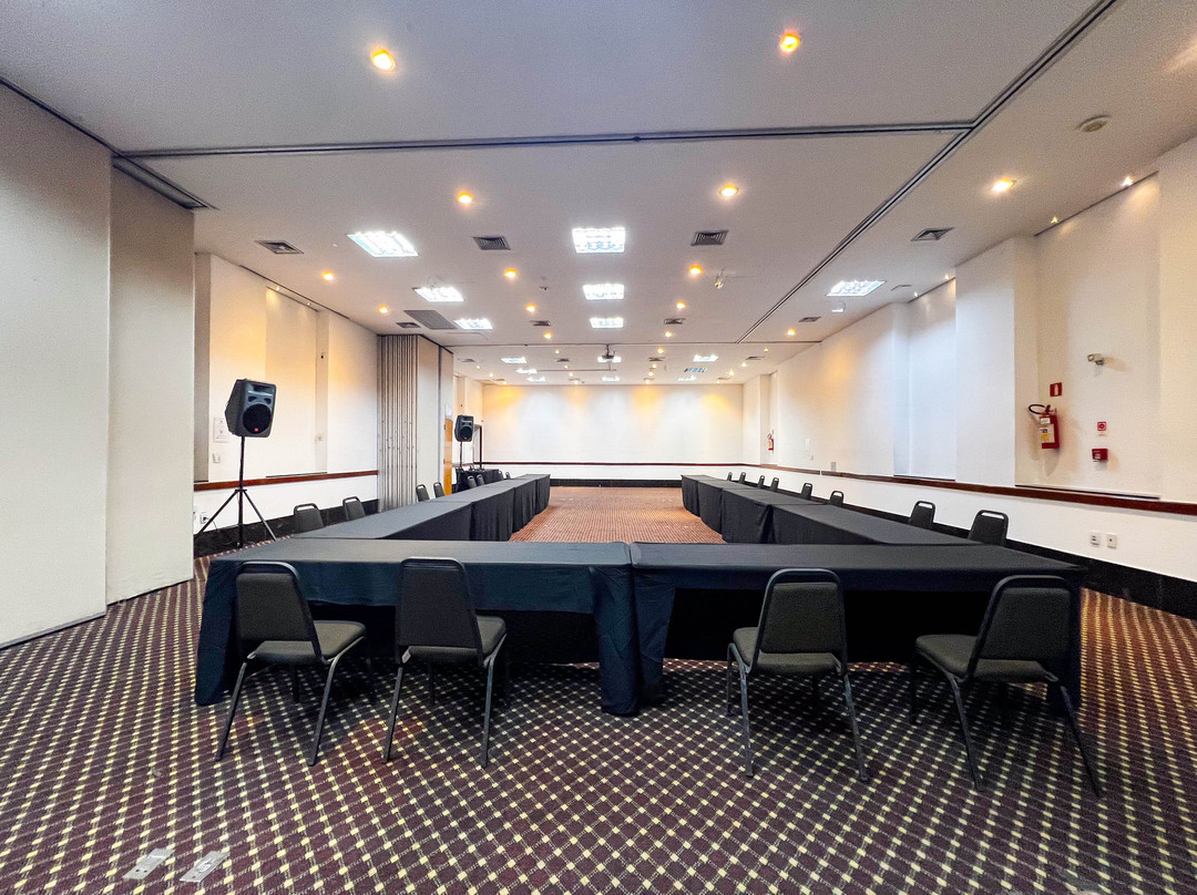 皇家金酒店主图