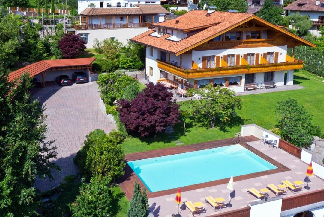 Cermes酒店住宿-Pension Golser