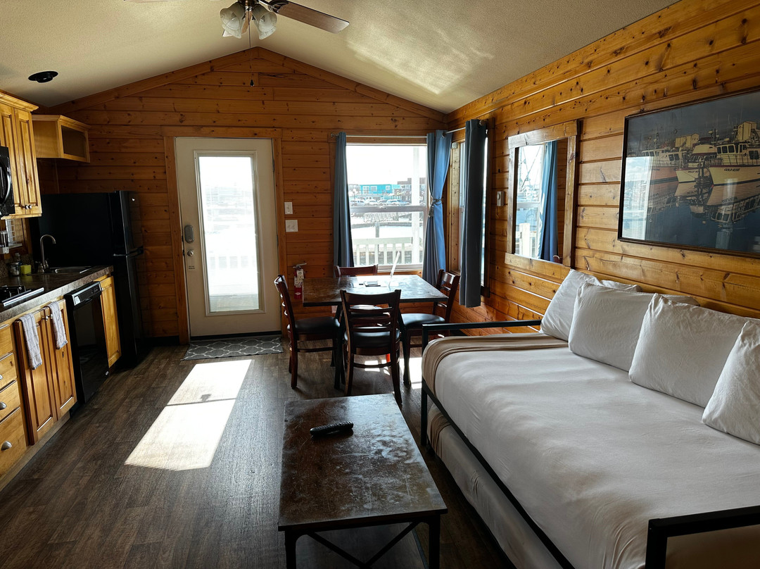 Westport Marina Cottages Motel主图