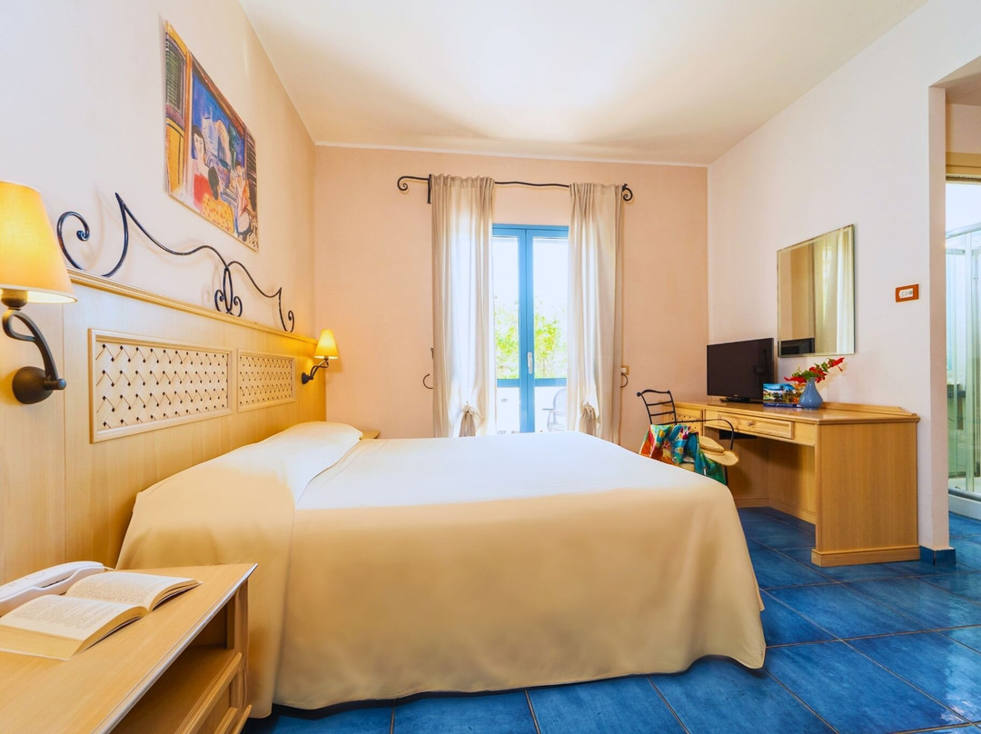 伊波密亚俱乐部酒店主图