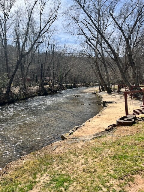 河湾小屋汽车旅馆主图
