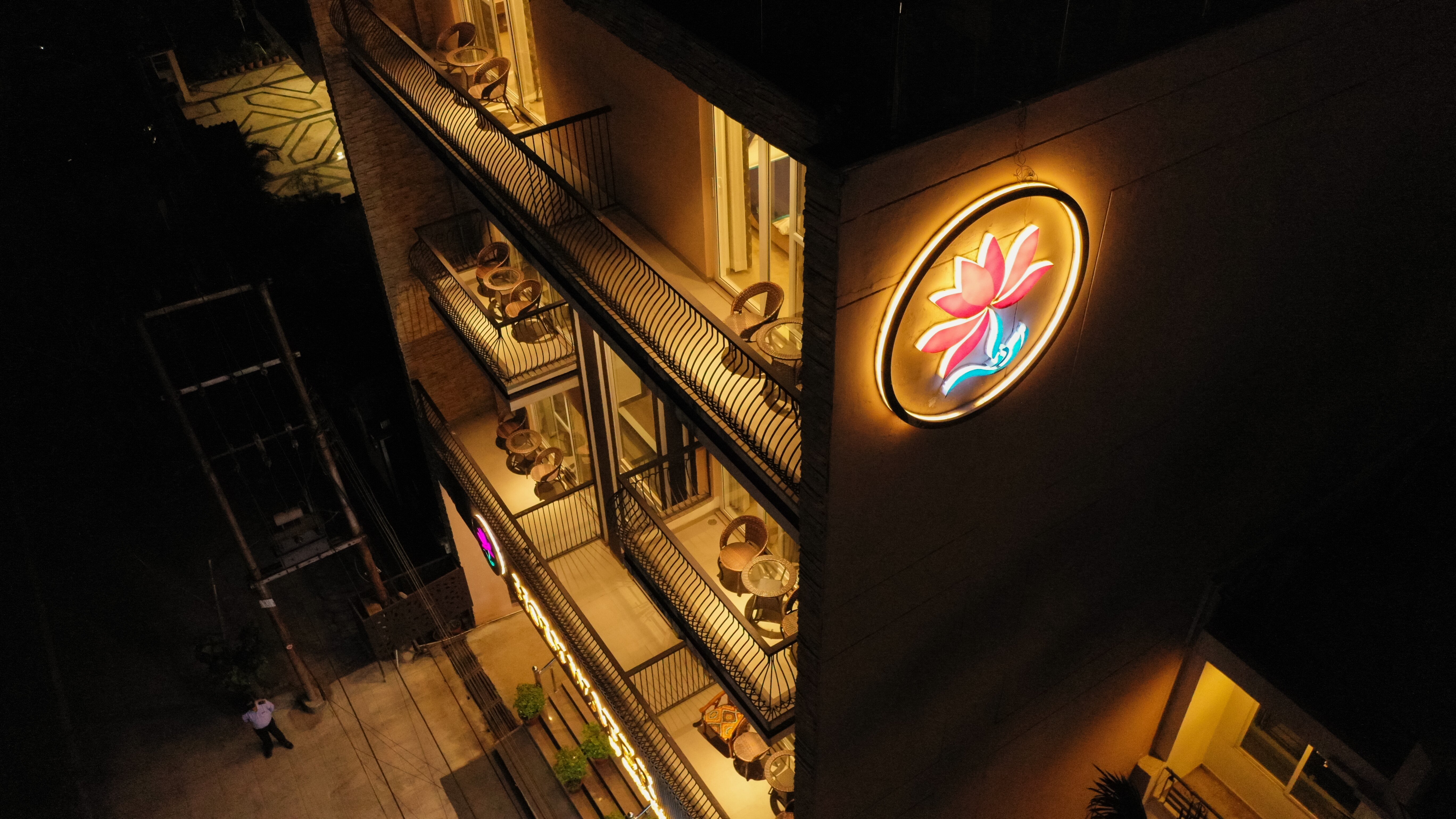 Holywater Hotel By Ganga Kinare-浴室