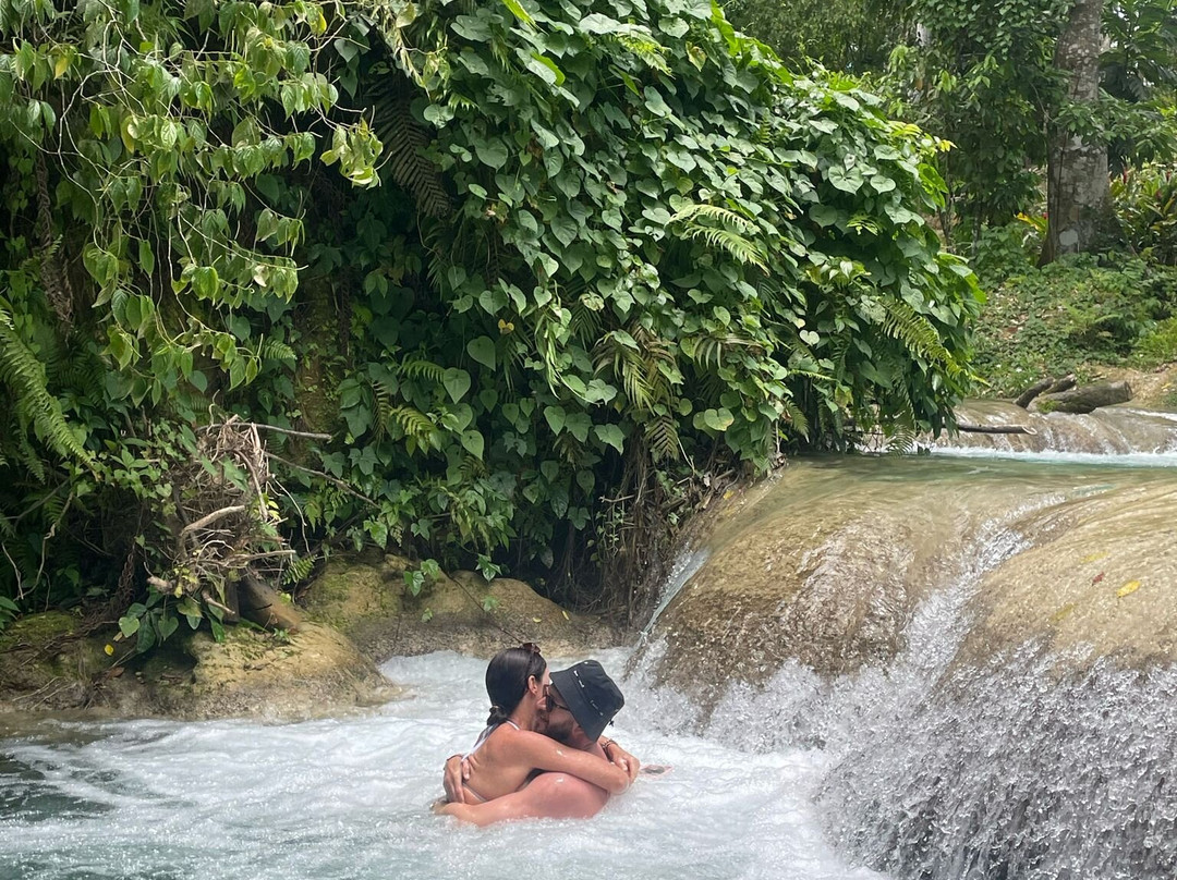 Benta River Falls-牙买加必去景点