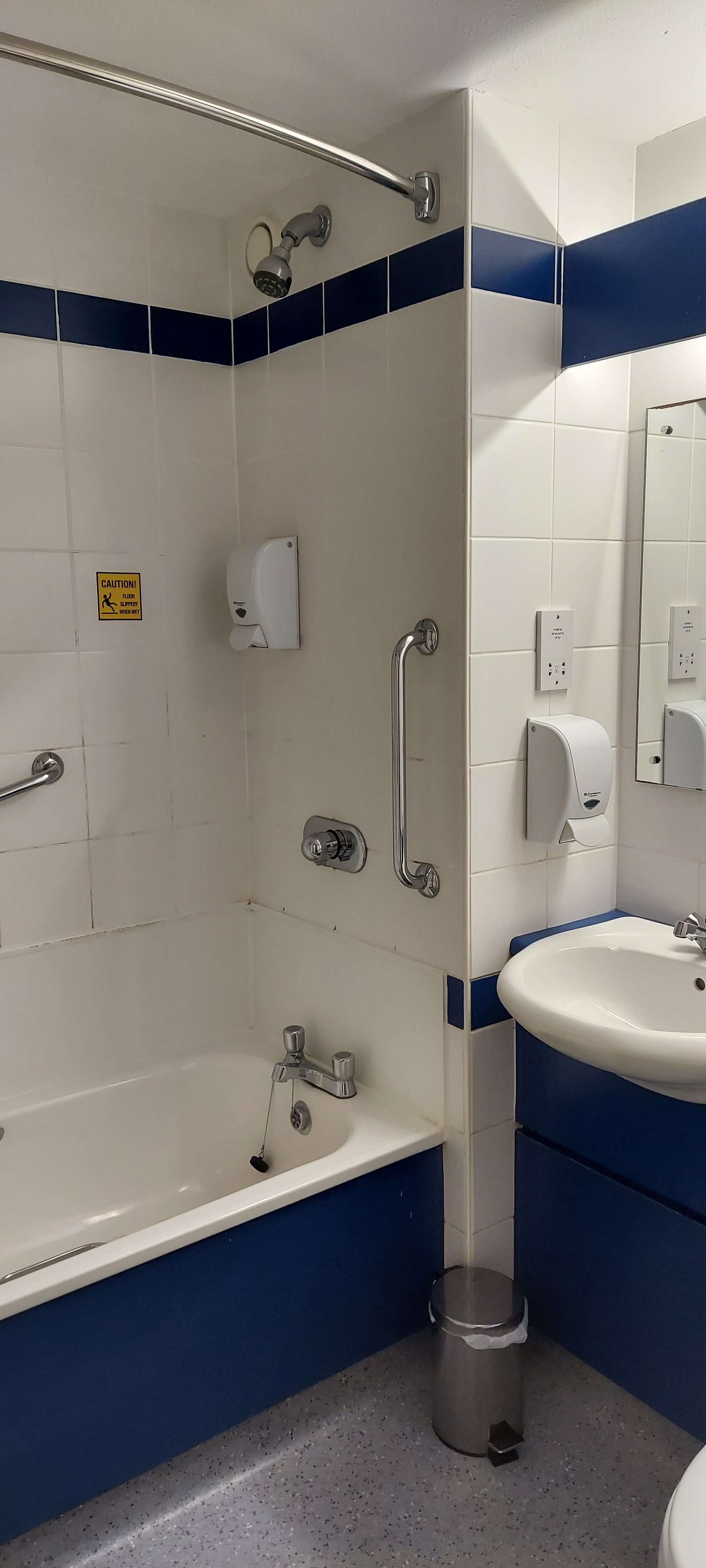 Travelodge Dublin Airport Swords-浴室