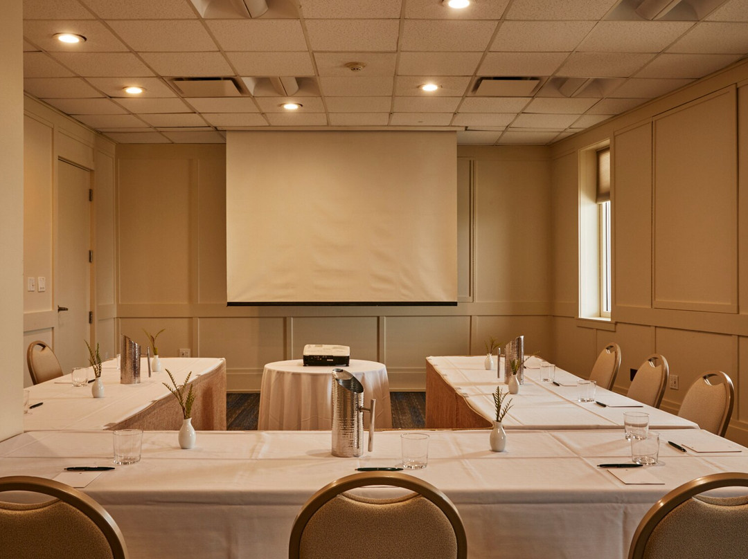 偷渡船海滩渡假村主图