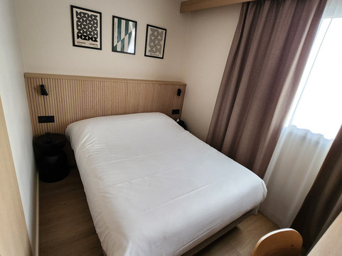 塞纳河畔大饭店主图