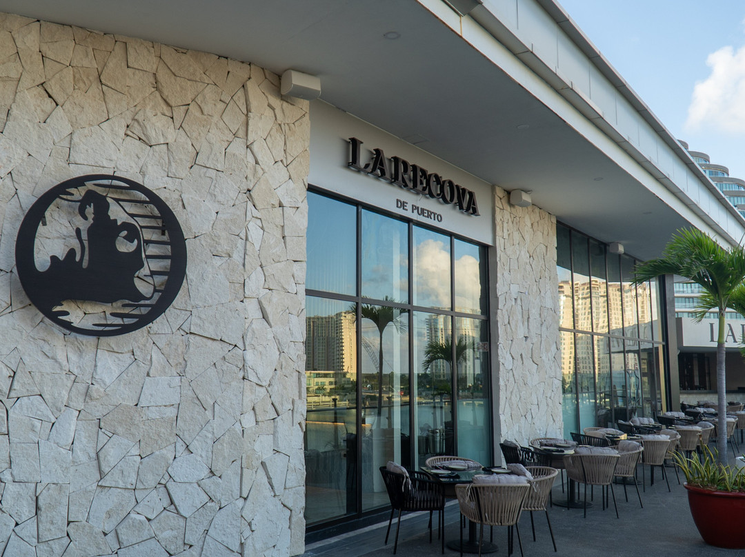 La Recova Puerto Cancún