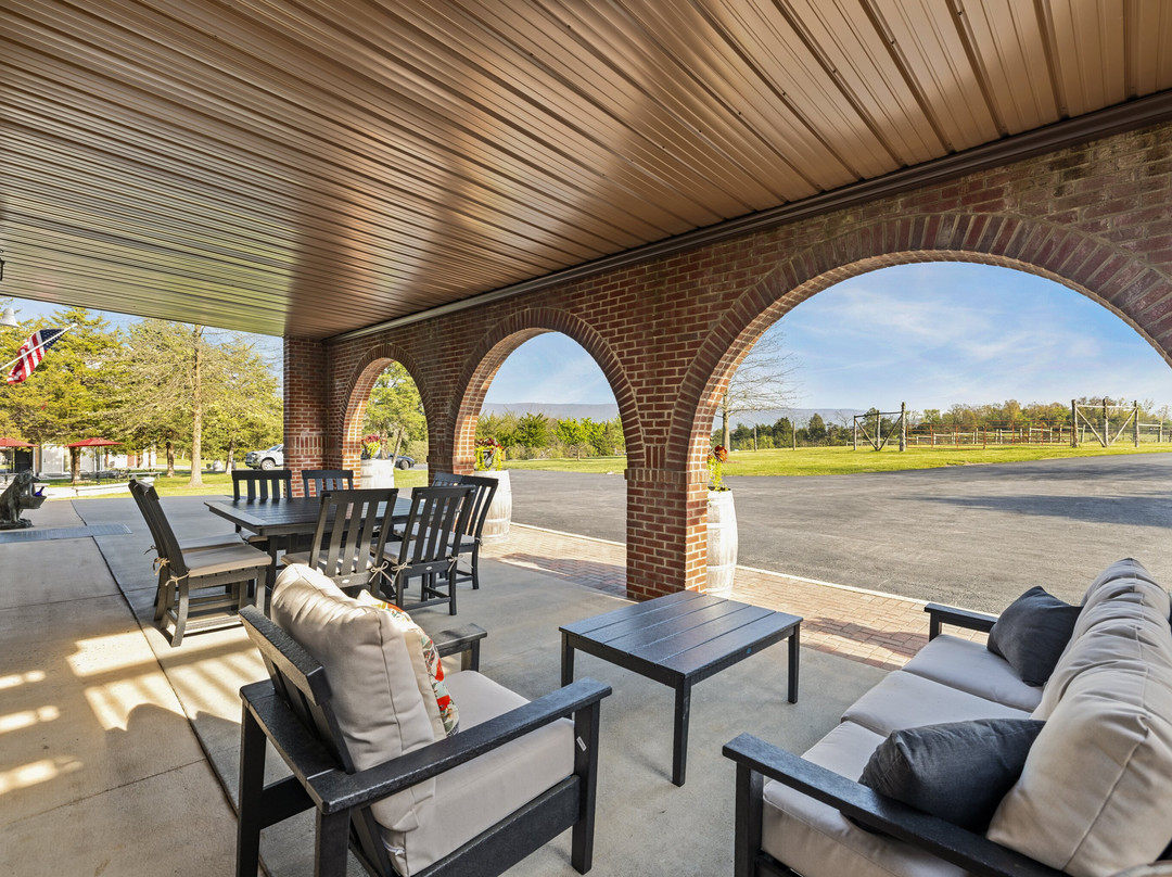 Wolf Gap Vineyard &  Winery-Edinburg必去景点