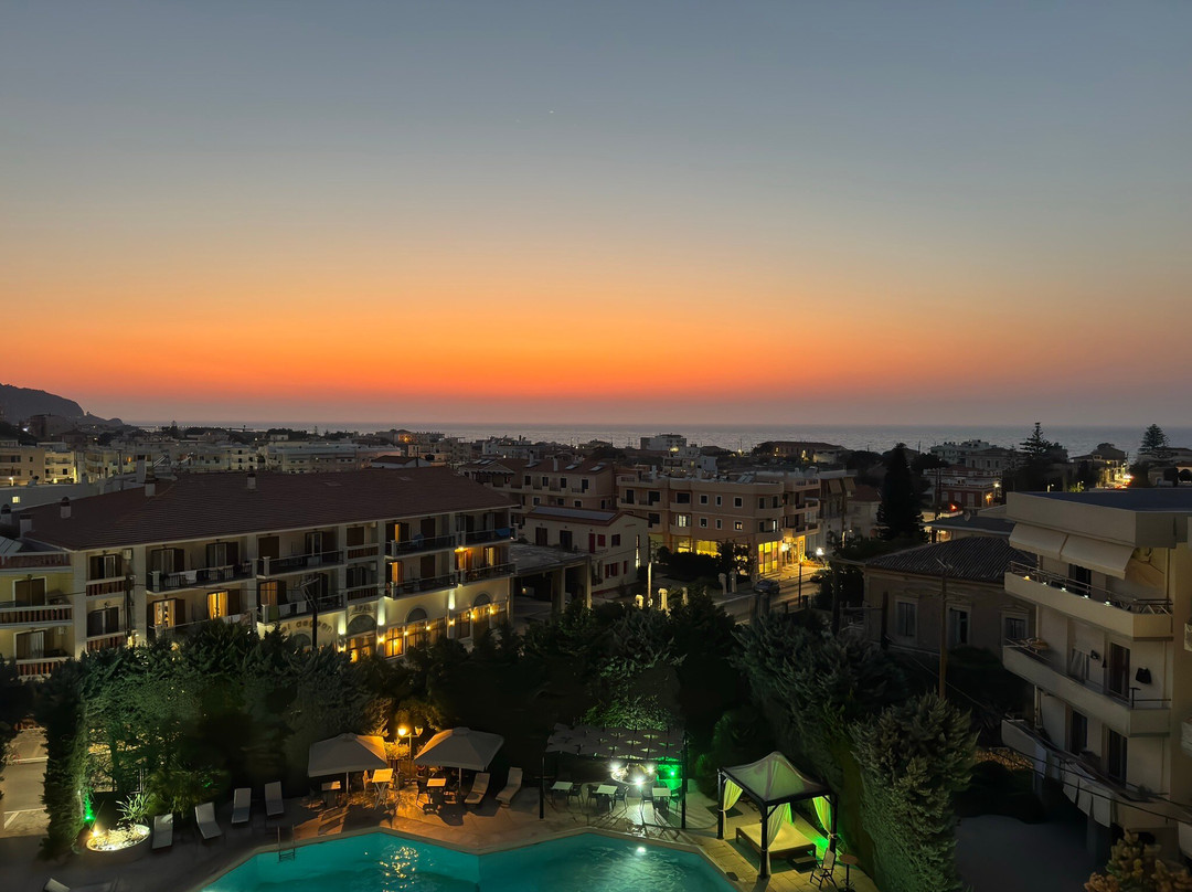 墨洛珀酒店主图