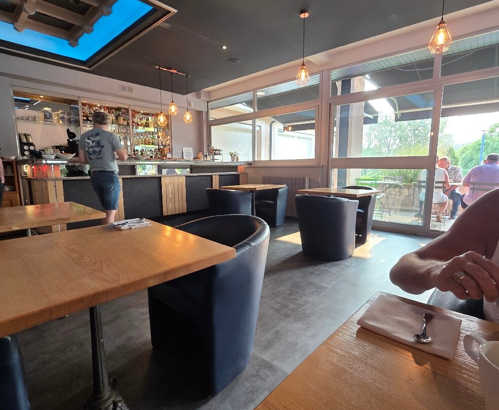 蓬鲁特温泉餐厅酒店主图