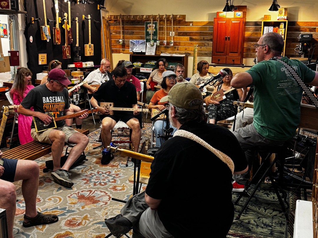 The Cigar Box Guitar Store-亨茨维尔必去景点