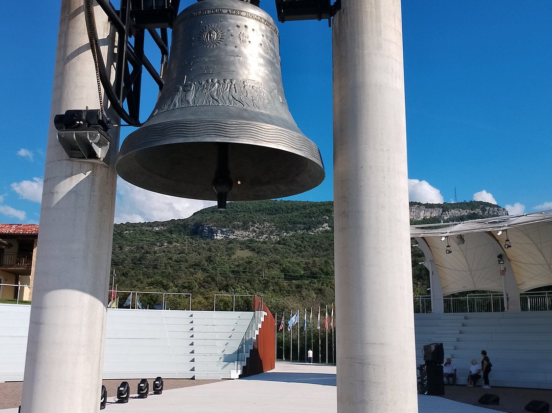 Campana dei Caduti-罗韦雷托必去景点