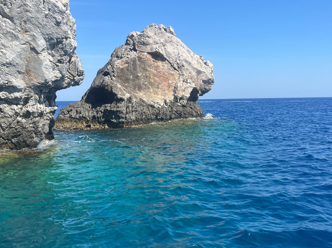Glass Bottom Boat Trip-Pefkos必去景点