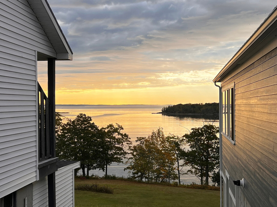 Ledges By The Bay主图