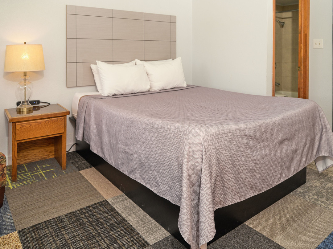 The Oakwood Inn主图