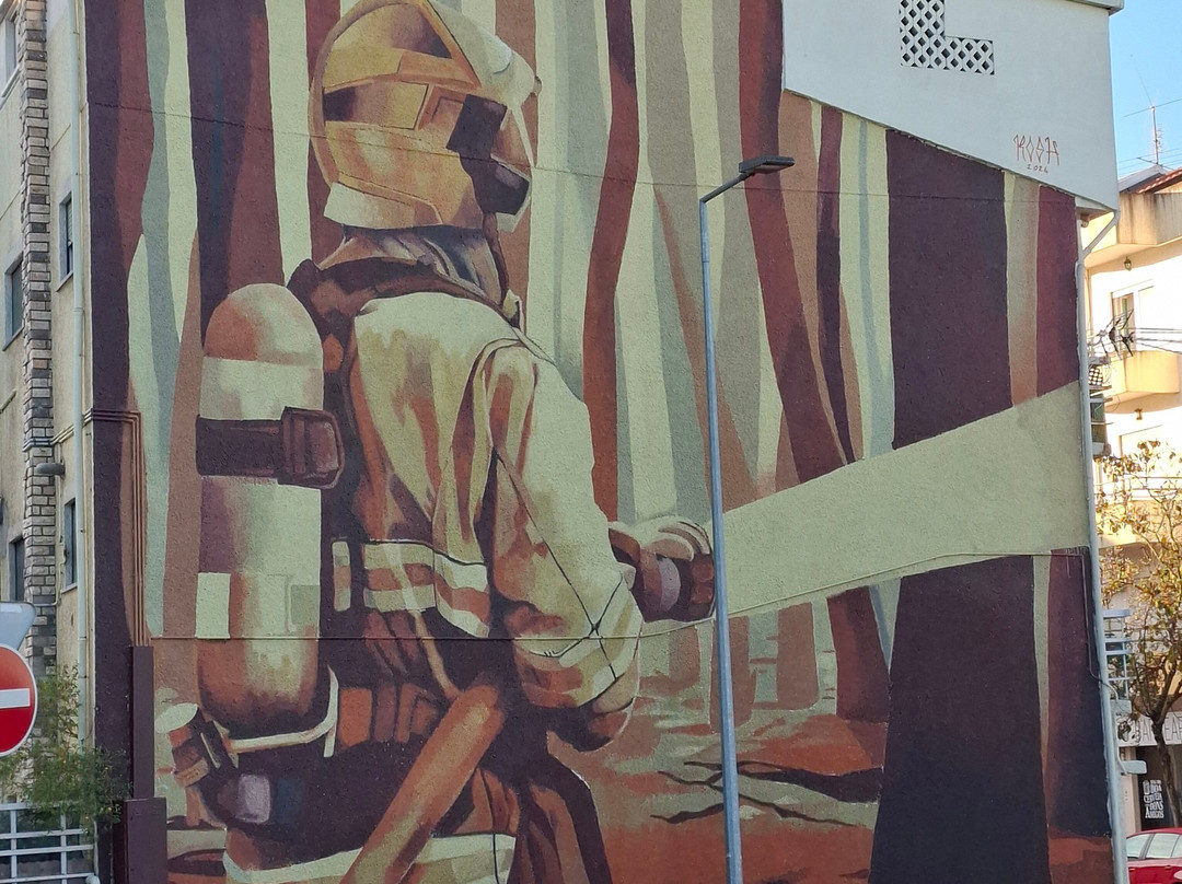 Mural ao Bombeiro-Pombal必去景点
