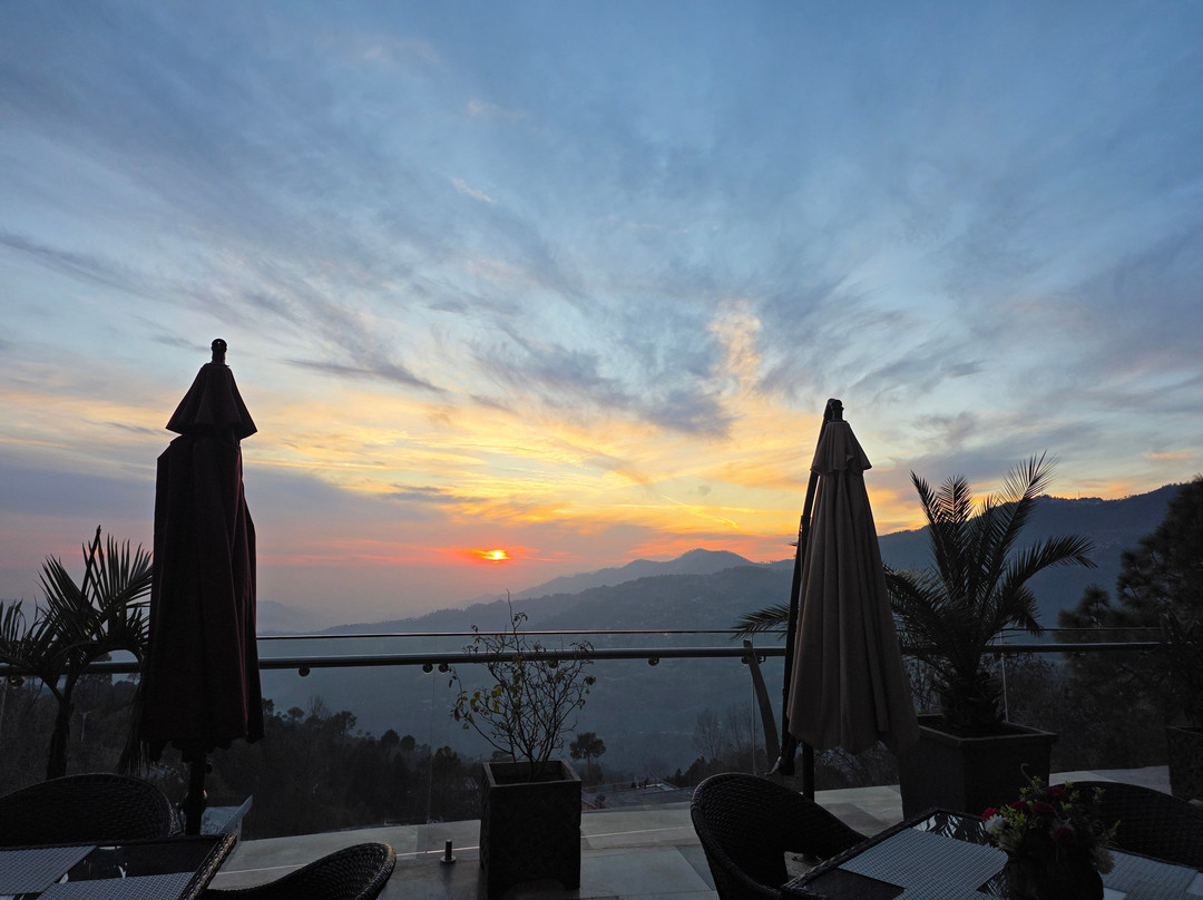 Ramada By Wyndham Murree Lower Topa Resort主图