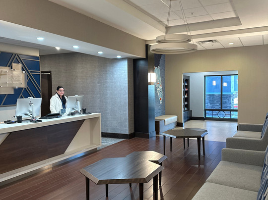 奥兰多东智选假日套房酒店主图