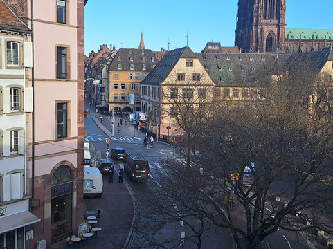 宝库尔酒店主图