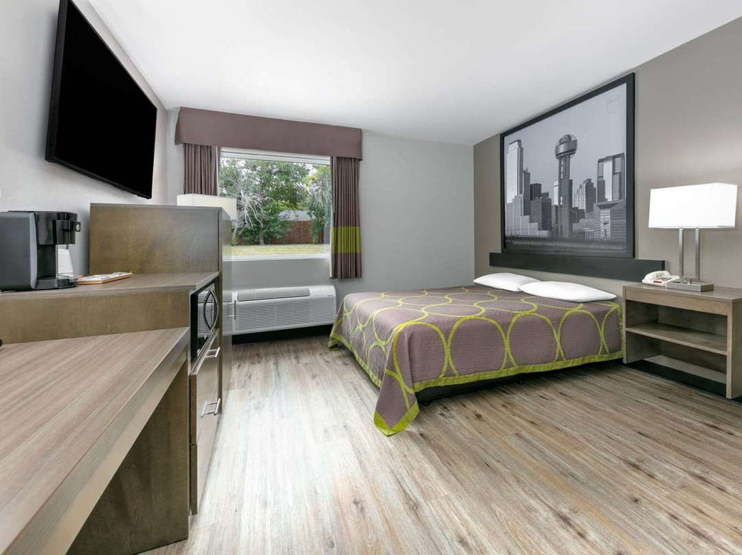 沃克西哈奇速8酒店主图