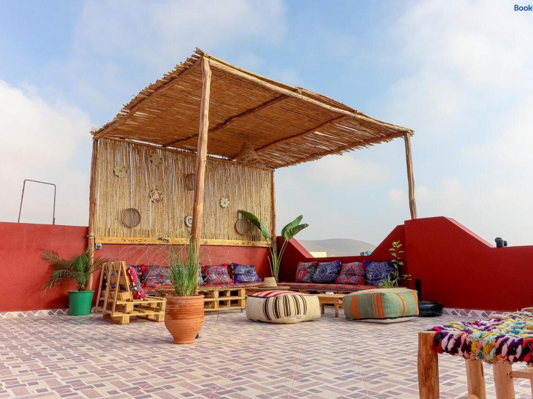 Hey Ola Surf House & Hostel