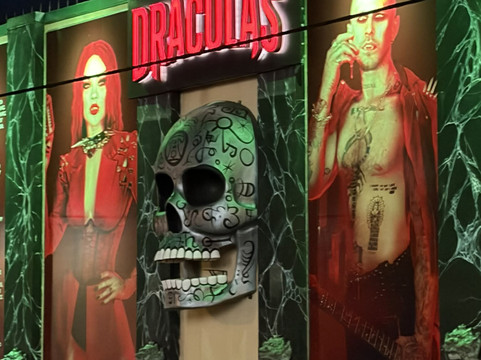 Dracula's Cabaret-布罗德海滩必去景点