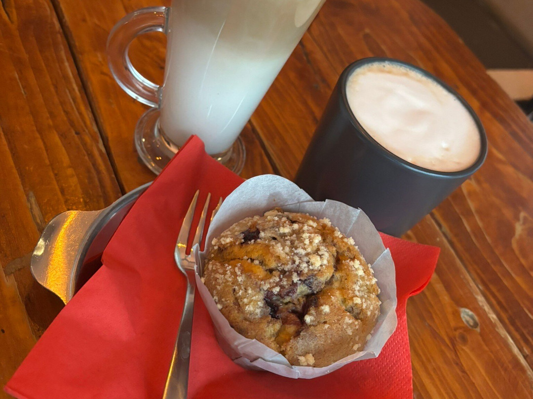 Charbon Art Café / Bar