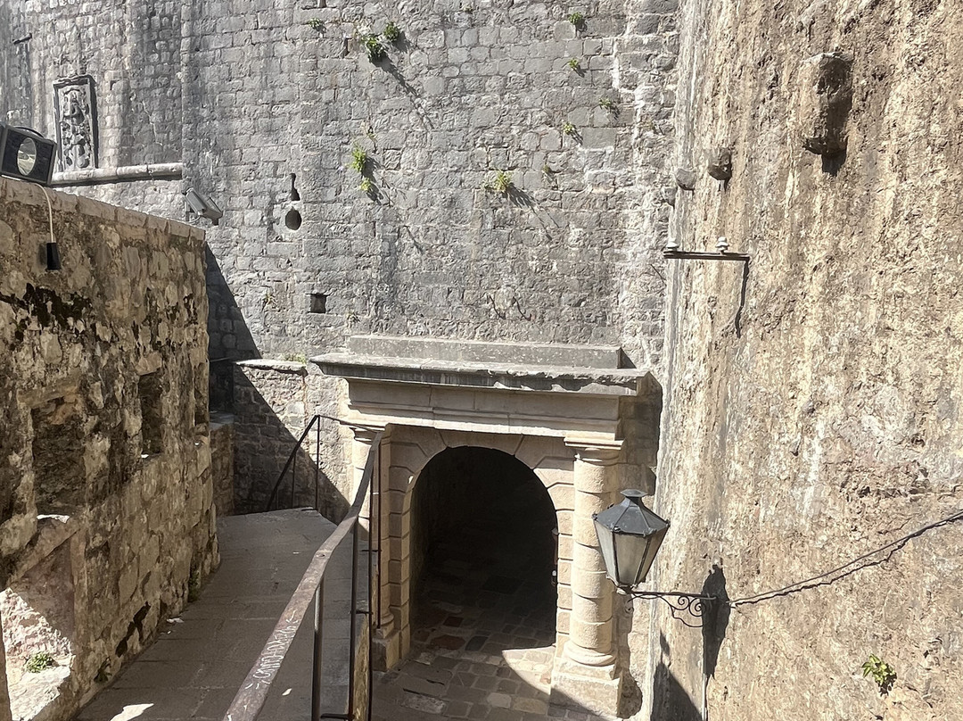 Gurdich Gate-科托尔必去景点
