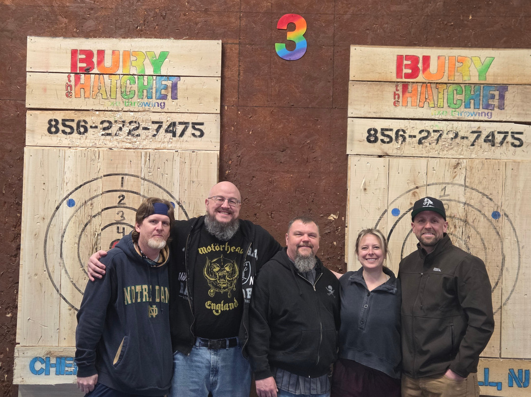 Bury The Hatchet Cherry Hill - Axe Throwing-切里希尔必去景点