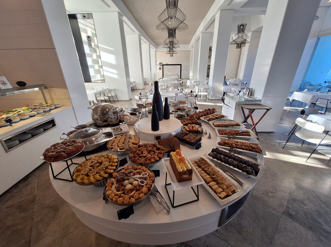 巴迪拉成人酒店主图