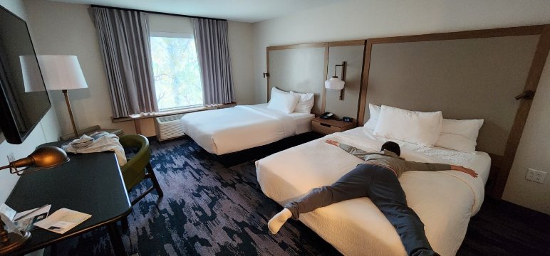 万枫利文斯顿黄石酒店及套房-旅行者