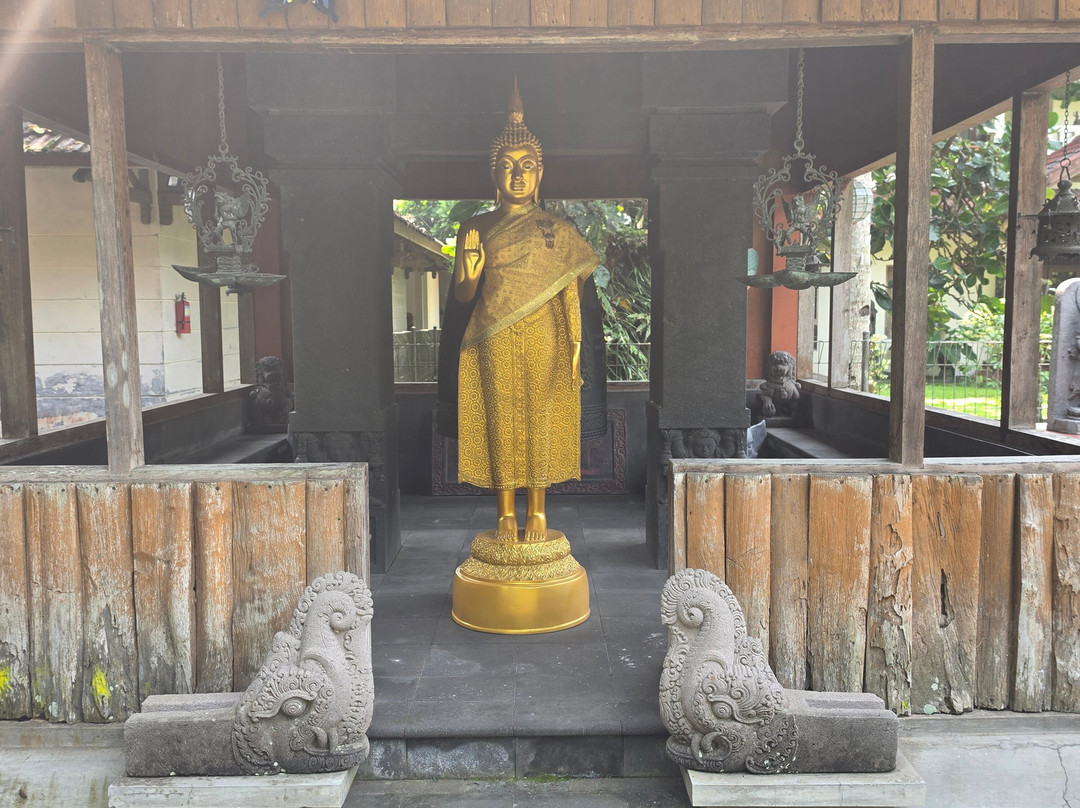 Mendut Buddhist Monastery-Mungkid必去景点