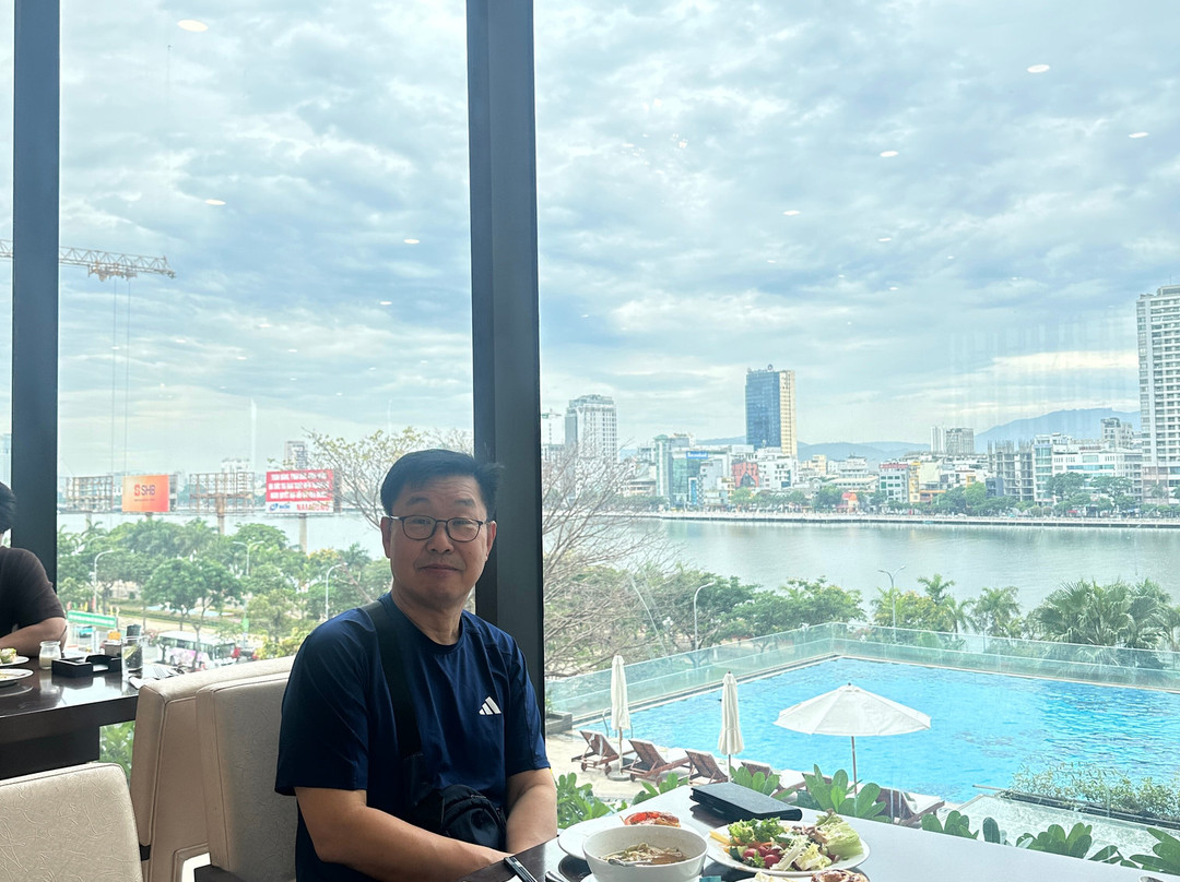 岘港美利亚珍珠河滨酒店主图