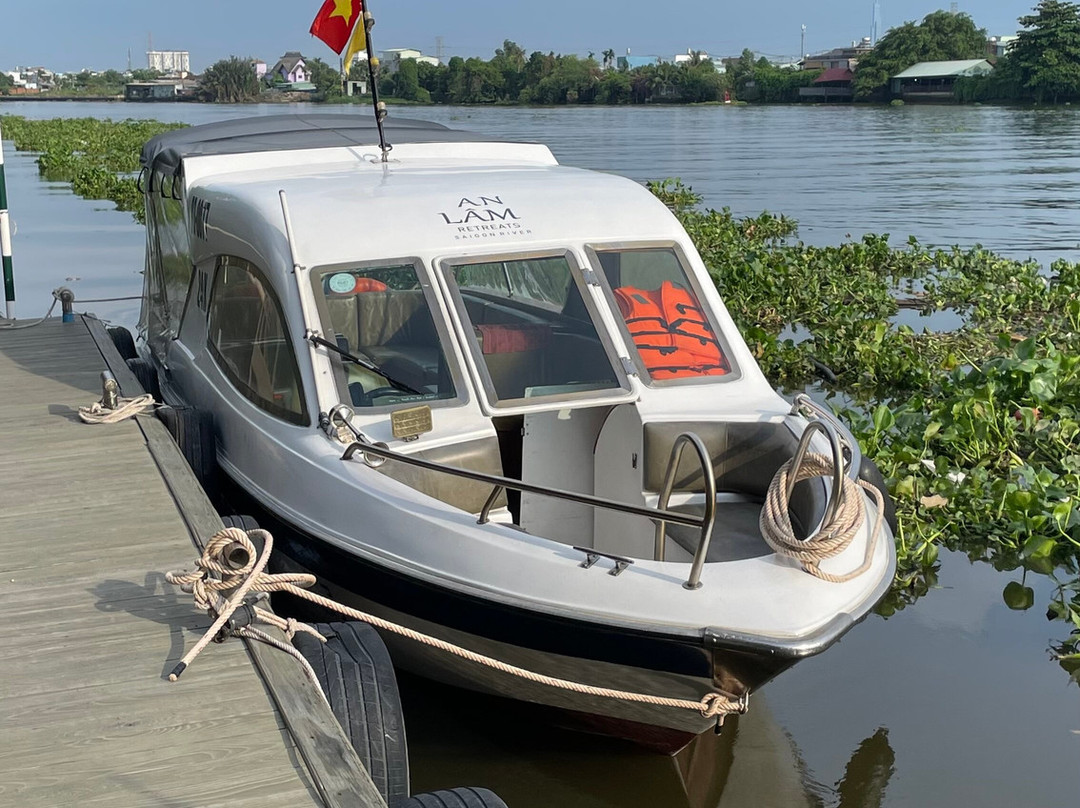 An Lam Retreats Saigon River主图