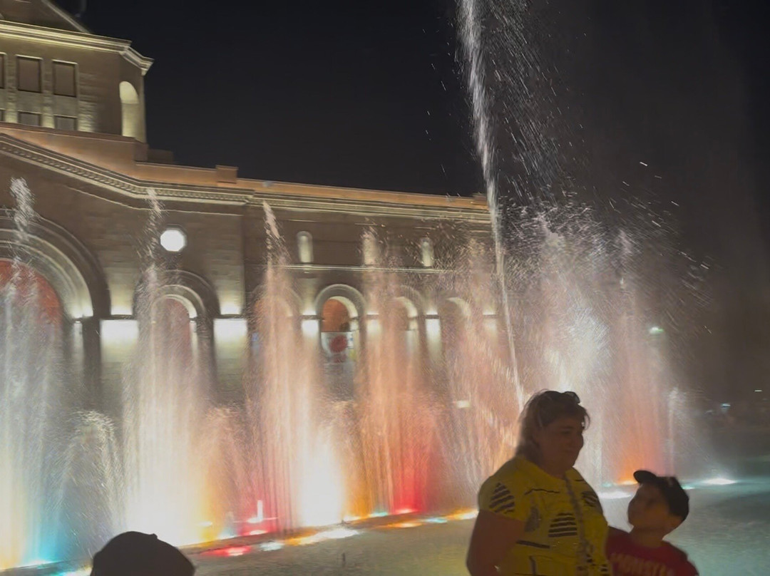 Dancing Fountains-埃里温必去景点