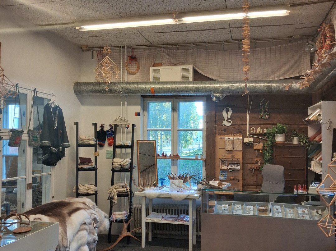 LAURI Handicraft Shop & Atelier-罗瓦涅米必去景点