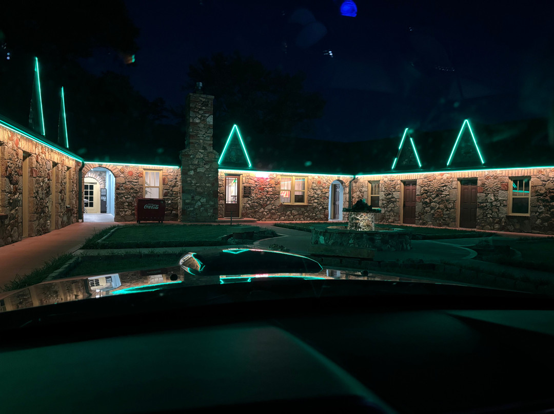Shamrock Court Motel