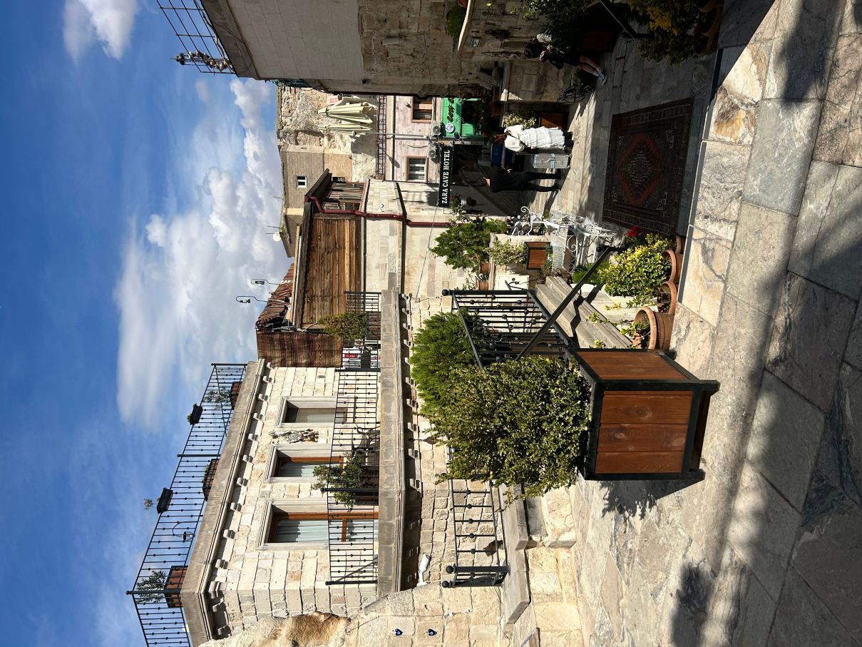 扎拉洞穴酒店+10限成人-旅行者